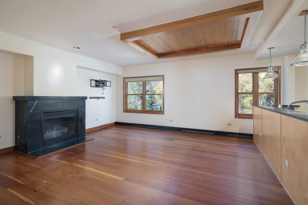 368 S Davis Street - Photo 1