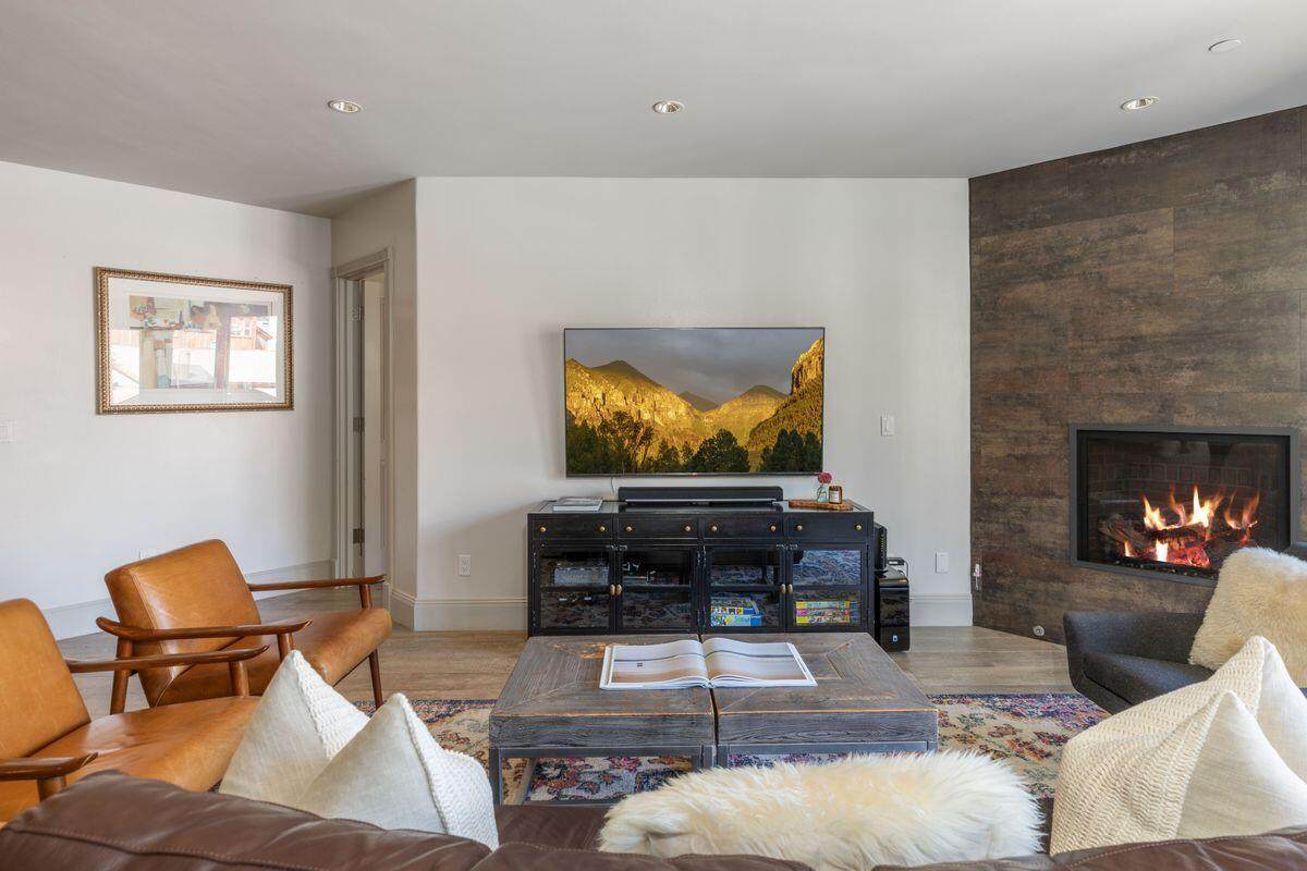 https://bt-photos.global.ssl.fastly.net/telluride/orig_boomver_1_44889-2.jpg