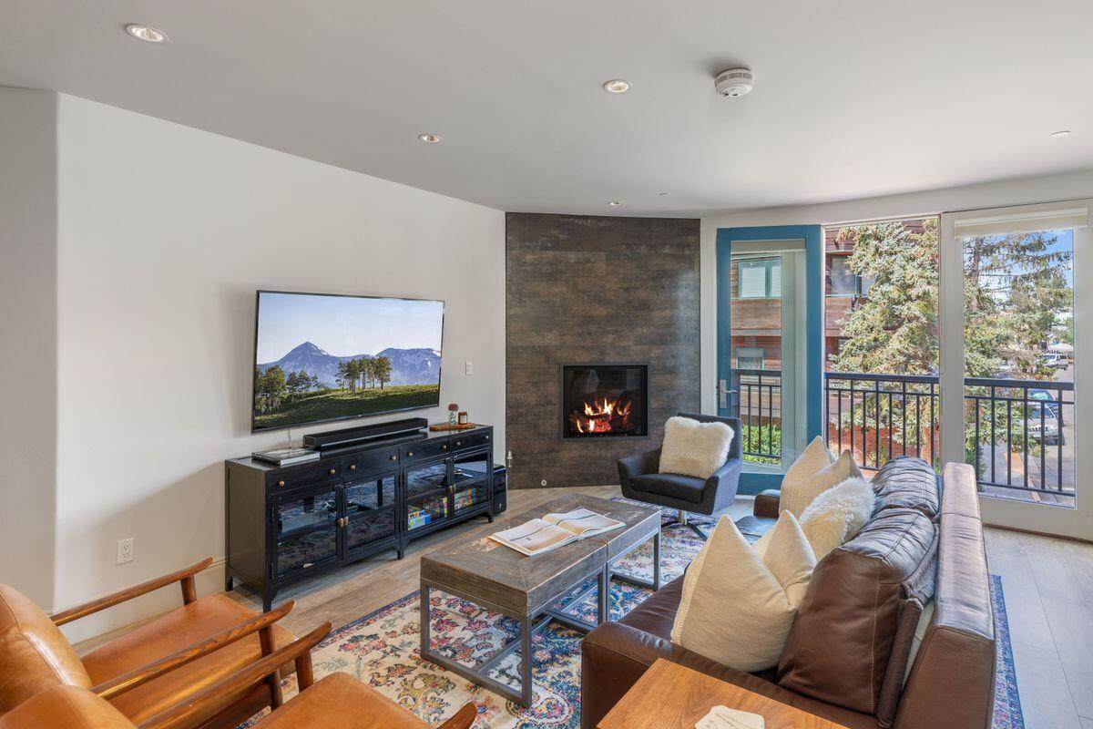 https://bt-photos.global.ssl.fastly.net/telluride/orig_boomver_1_44889-2.jpg