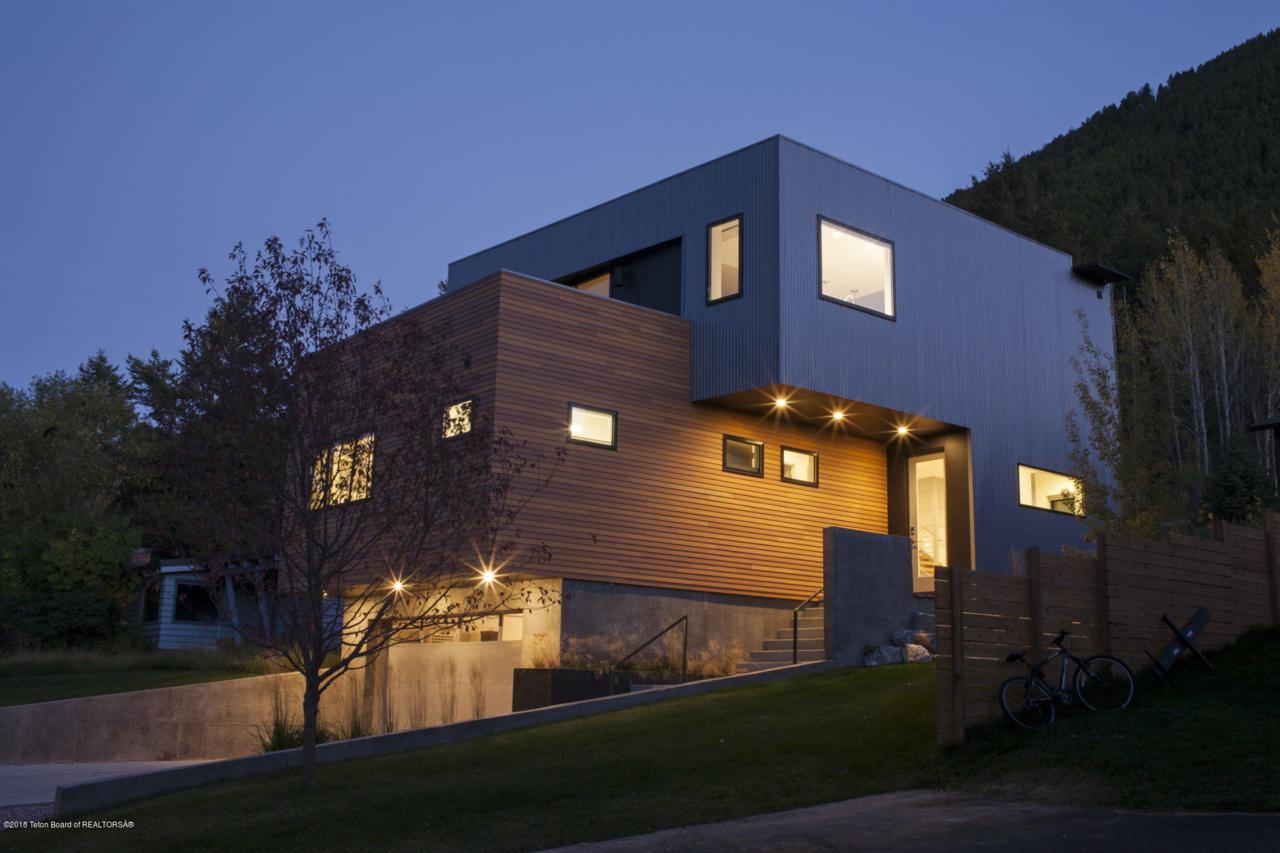 290 Pine Dr - Photo 1
