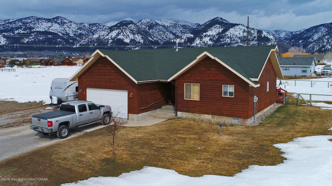 171 Holly Drive - Photo 1