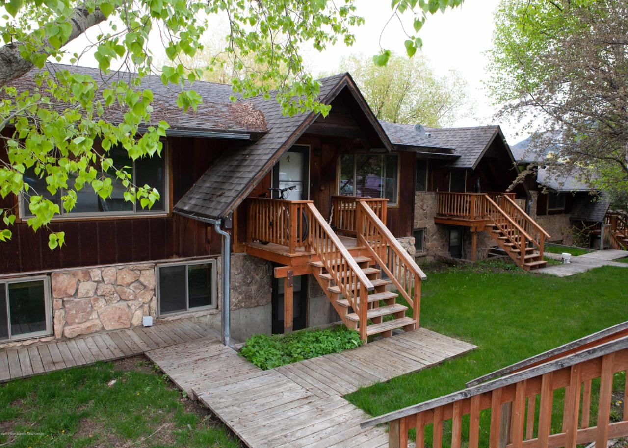 445 Aspen Dr - Photo 1