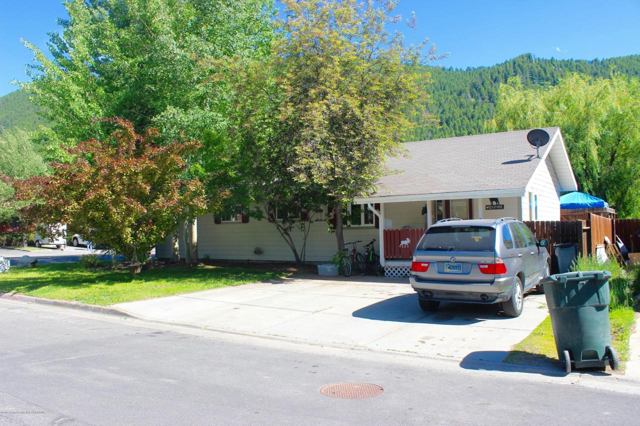 910 Smith Ln - Photo 1