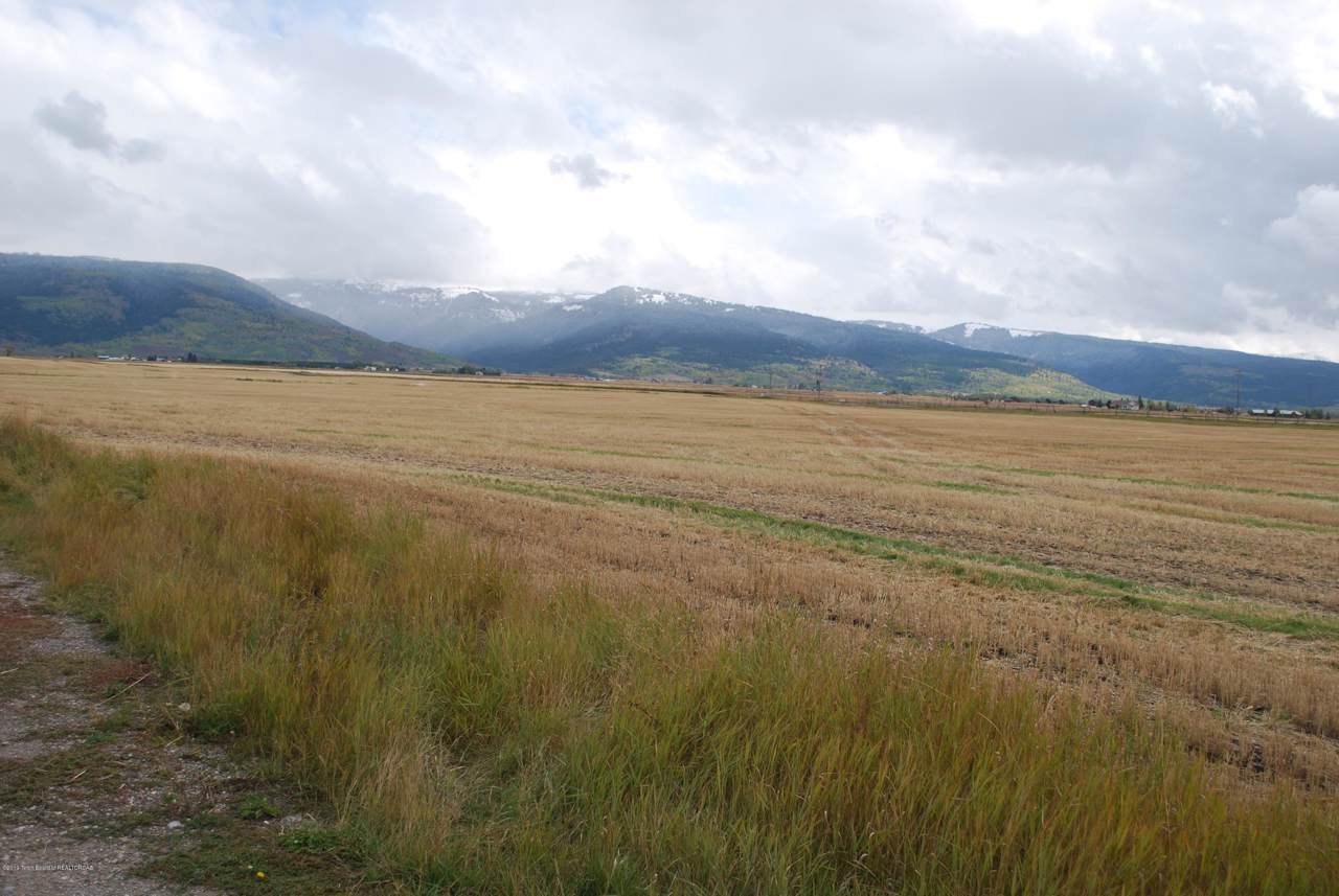 1374 Hwy 33 - Photo 1