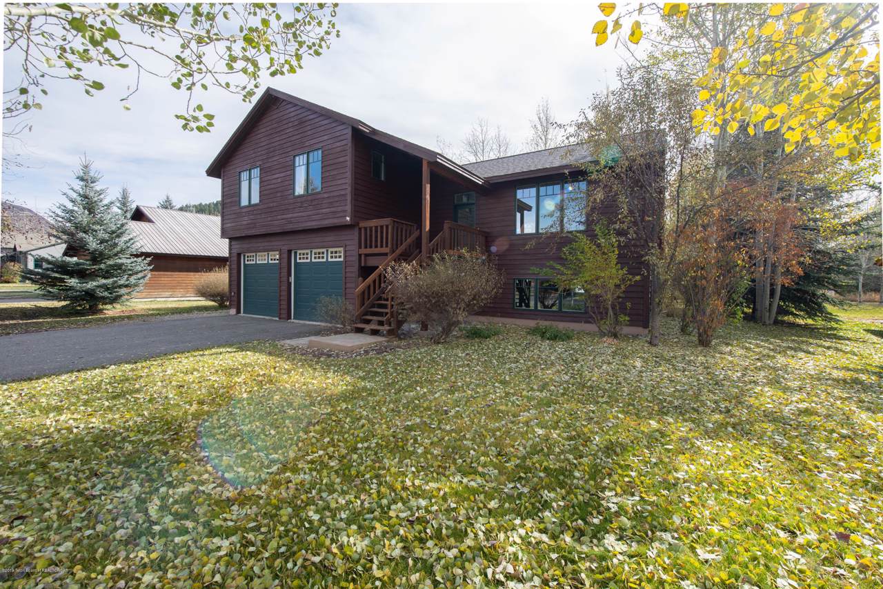 850 Whitehouse Dr - Photo 1