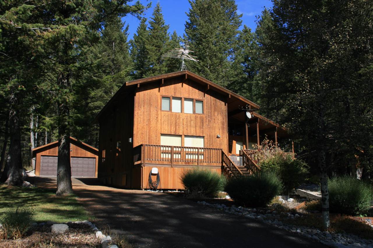 1151 Vista Dr - Photo 1