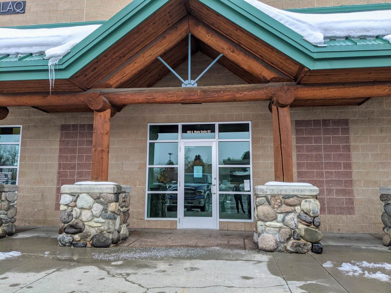 180 Main St - Photo 1