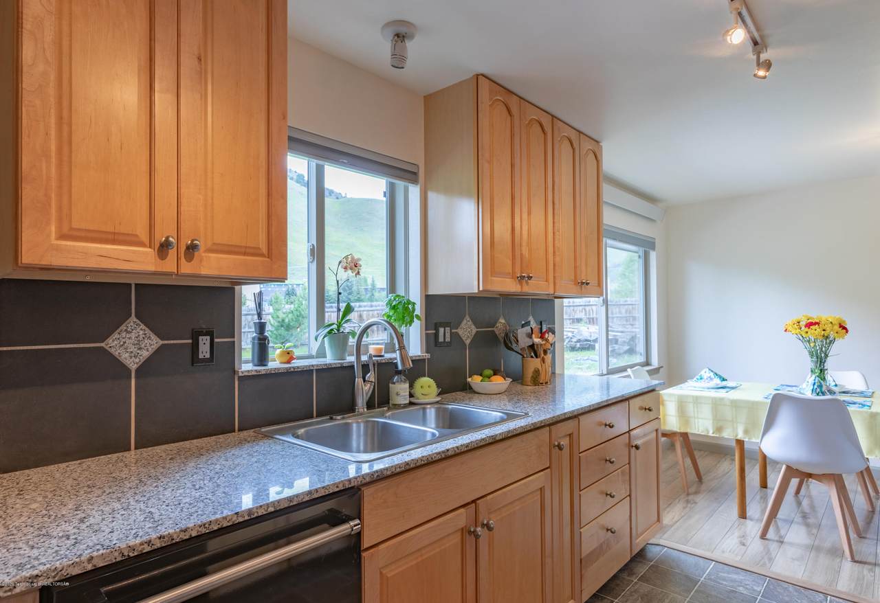 3850 Meadow Dr - Photo 1