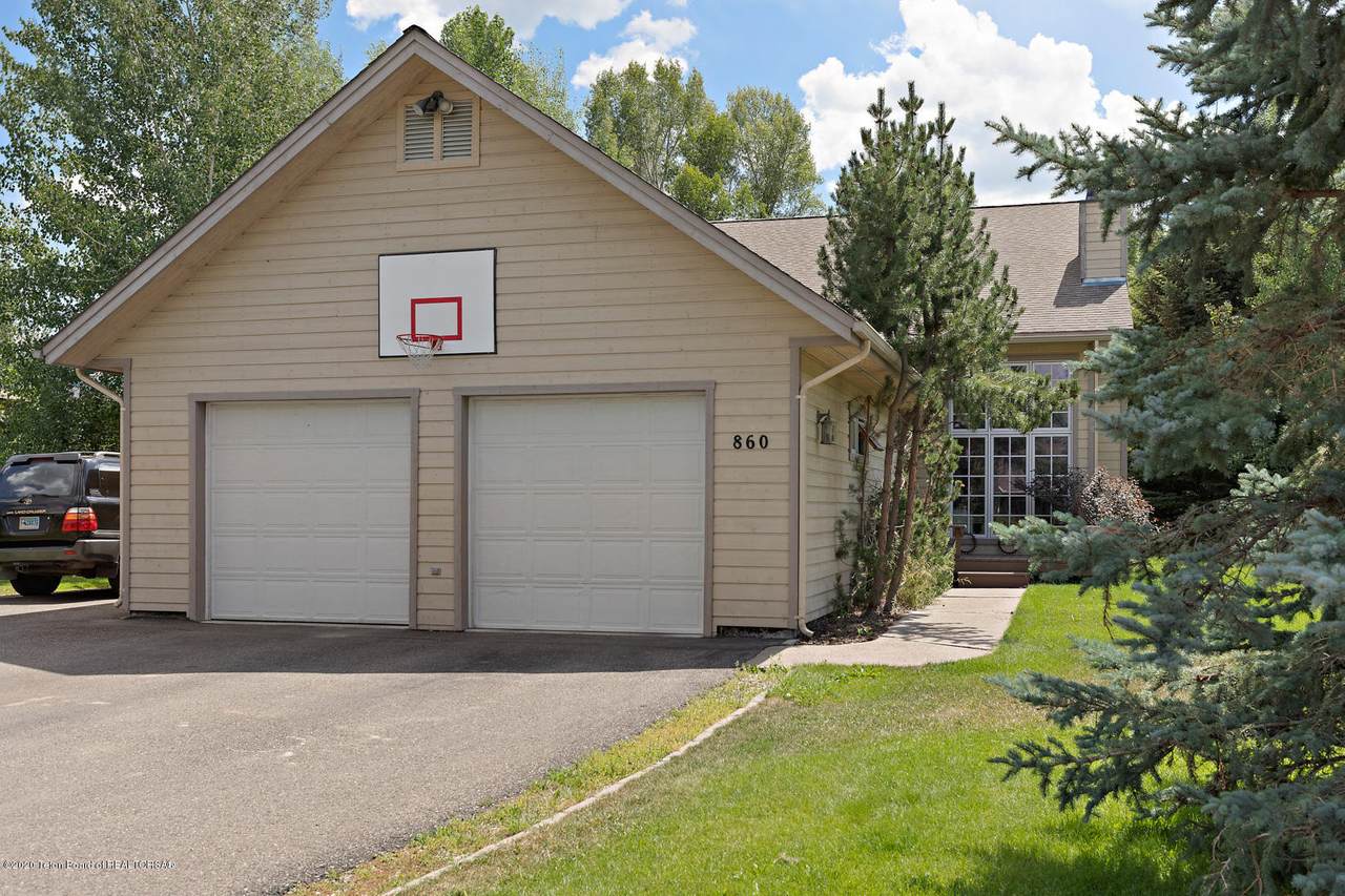 860 Seneca Ln - Photo 1