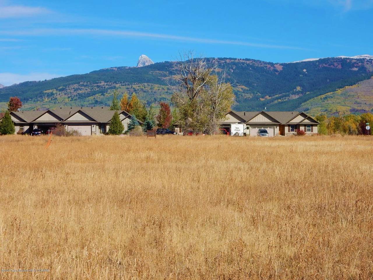 984 Farmers Trail - Photo 1