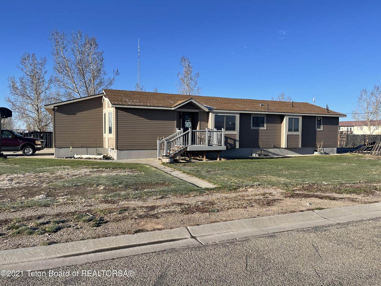421 Budd Ave - Photo 1