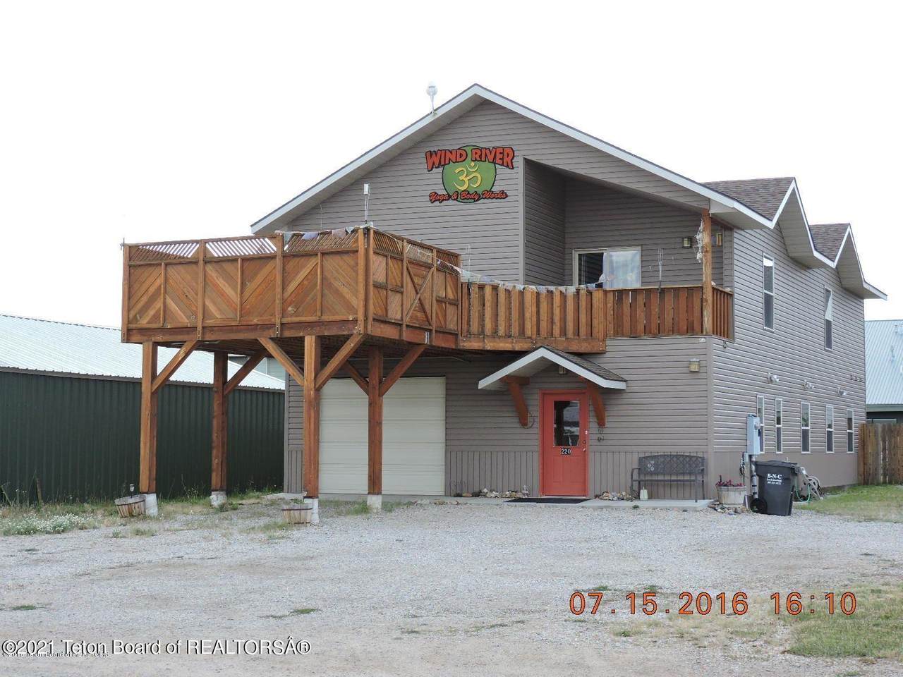 220 Cole Ave - Photo 1