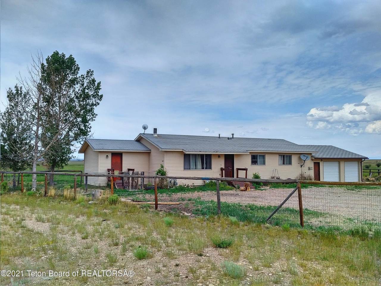 1695 Piney Dr - Photo 1
