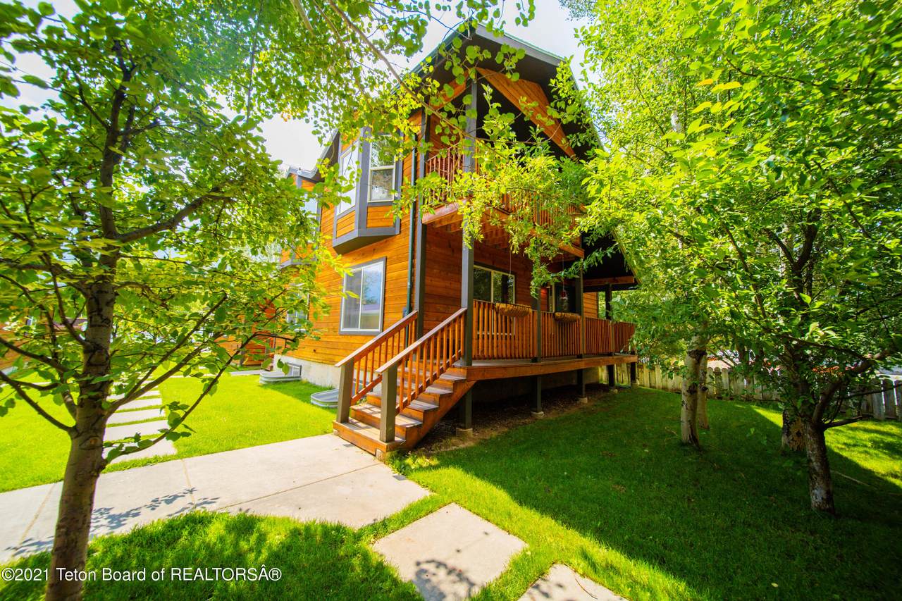 625 Simpson Ave - Photo 1