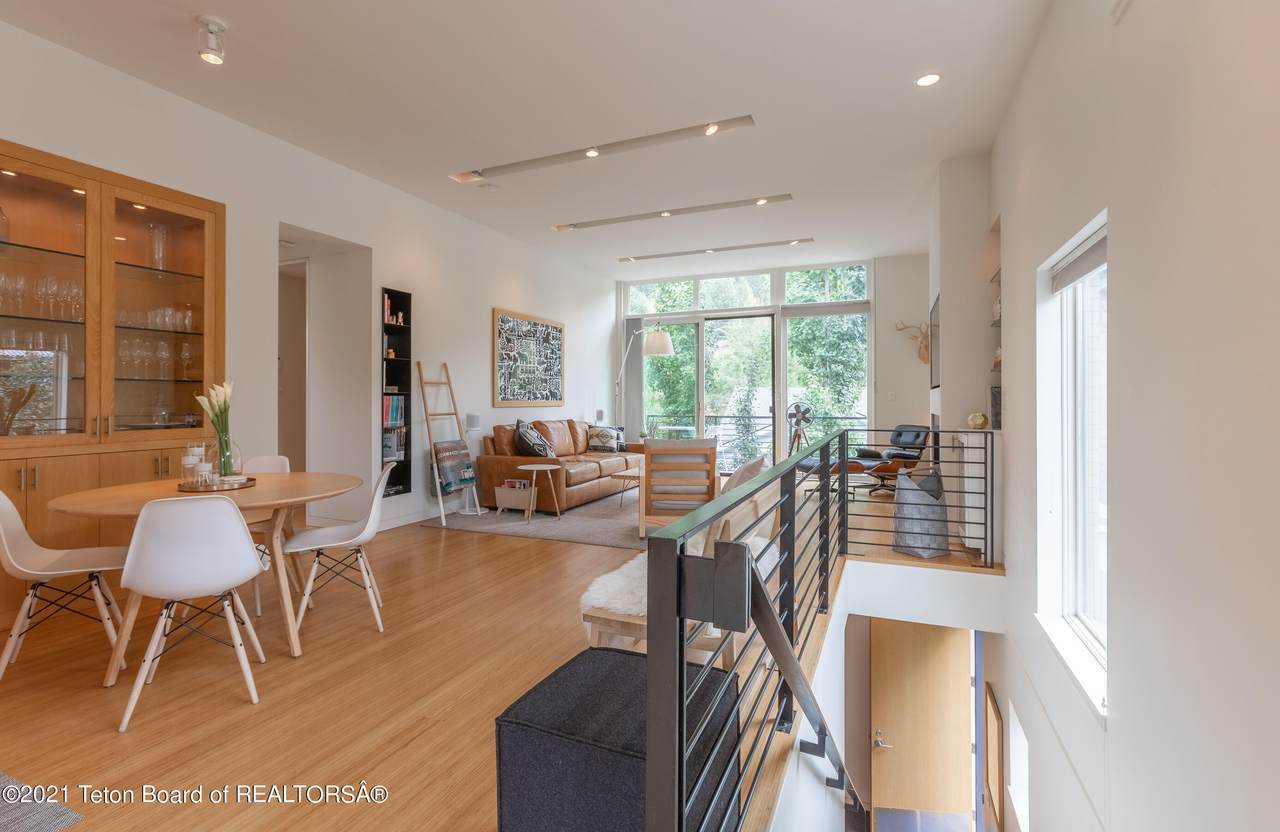 670 Millward - Photo 1