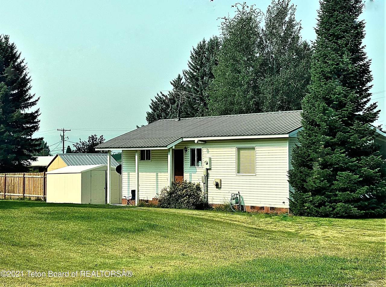 324 5TH Ave - Photo 1