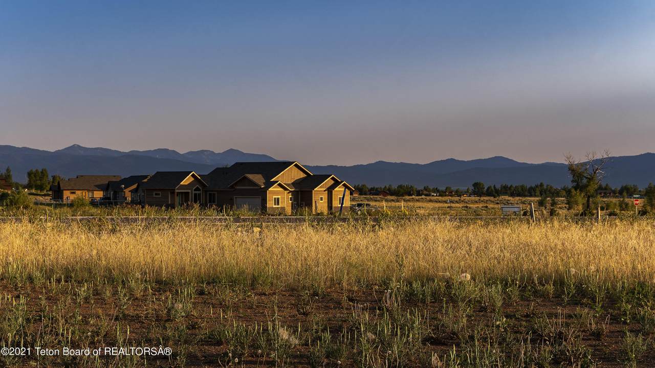 1025-L7B3 Pawnee Av - Photo 1