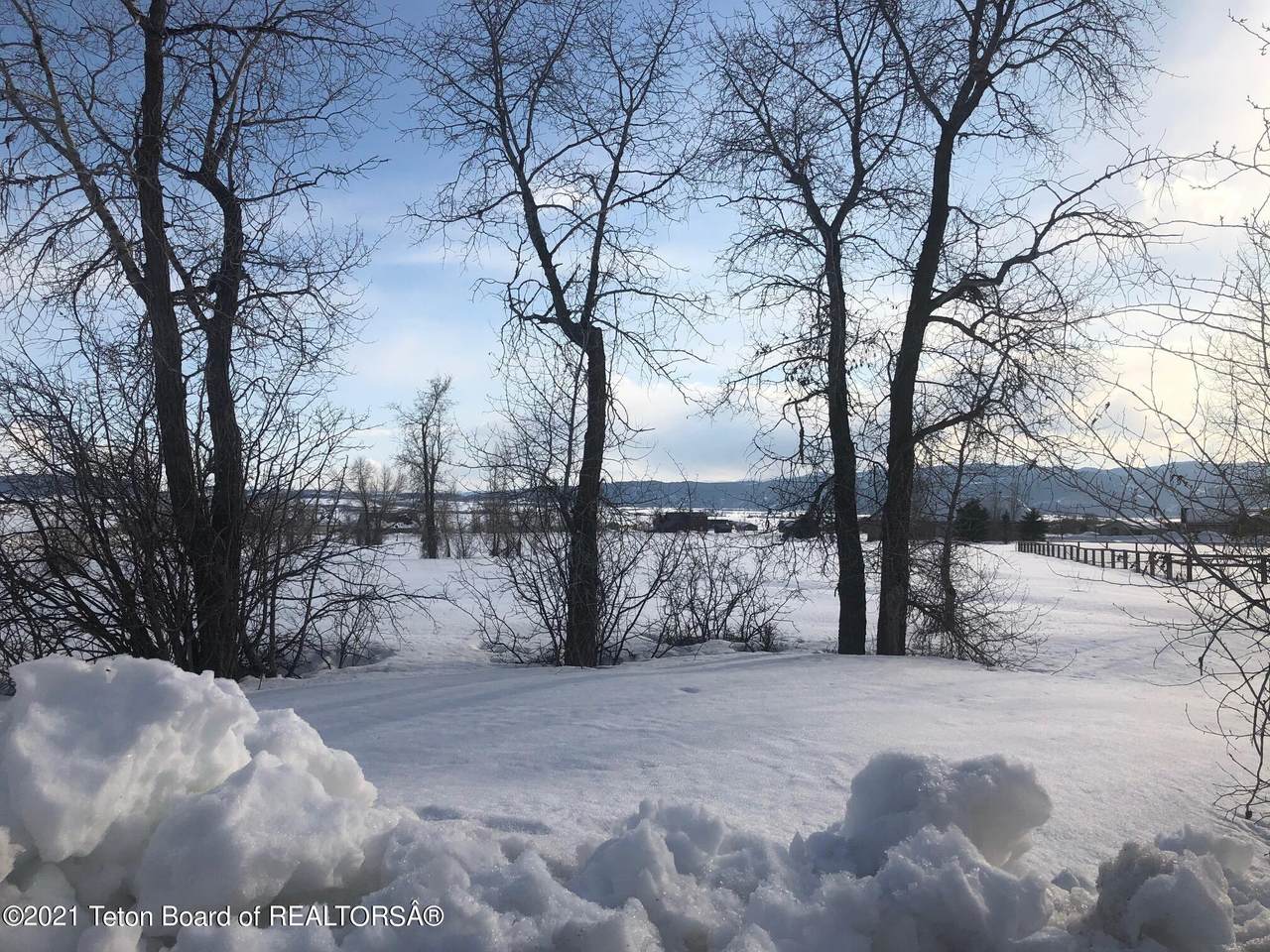 842 Hardman Rd - Photo 1