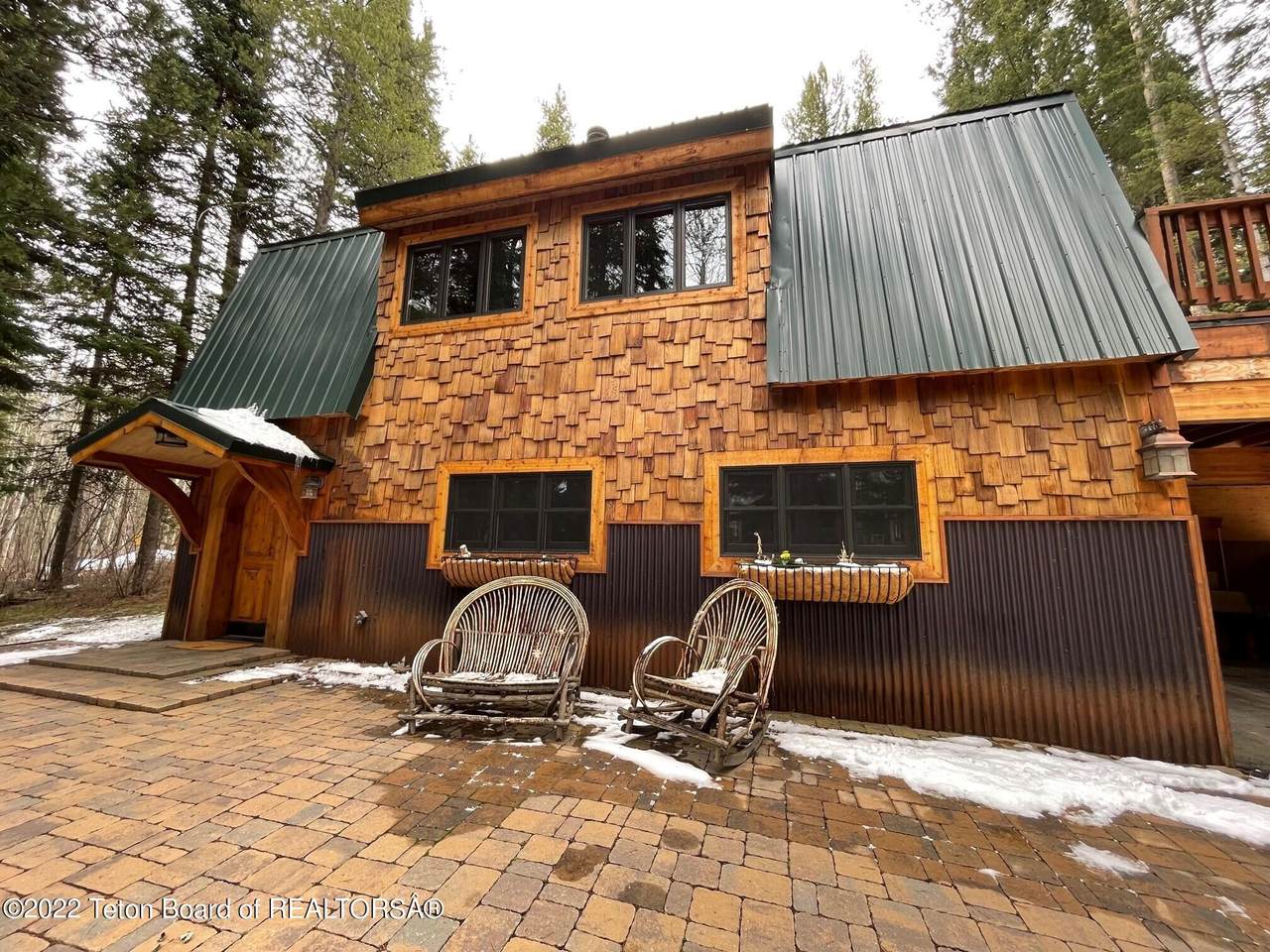7402 Pine Tree Rd - Photo 1