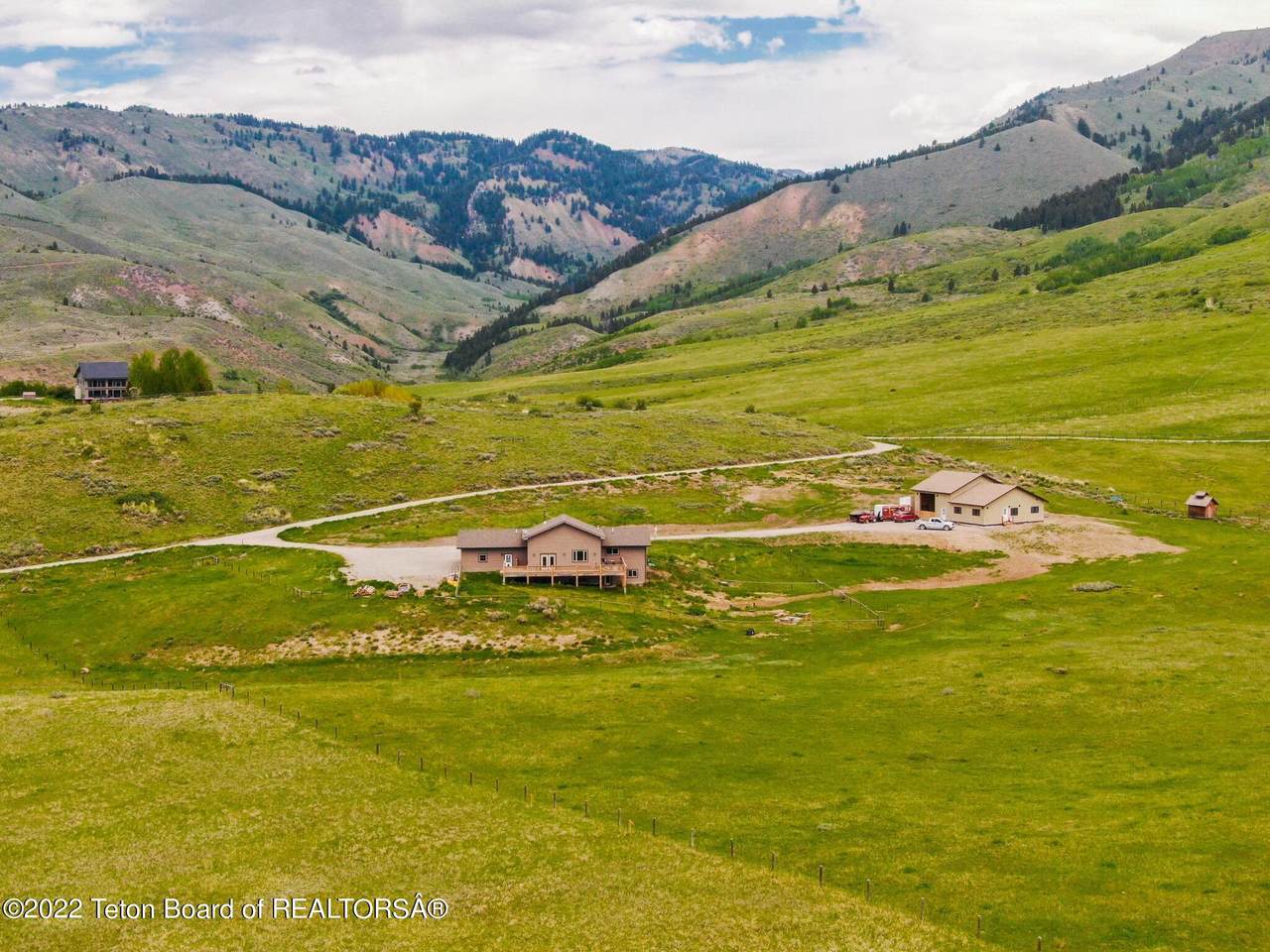 3120 Wildhorse Rd - Photo 1