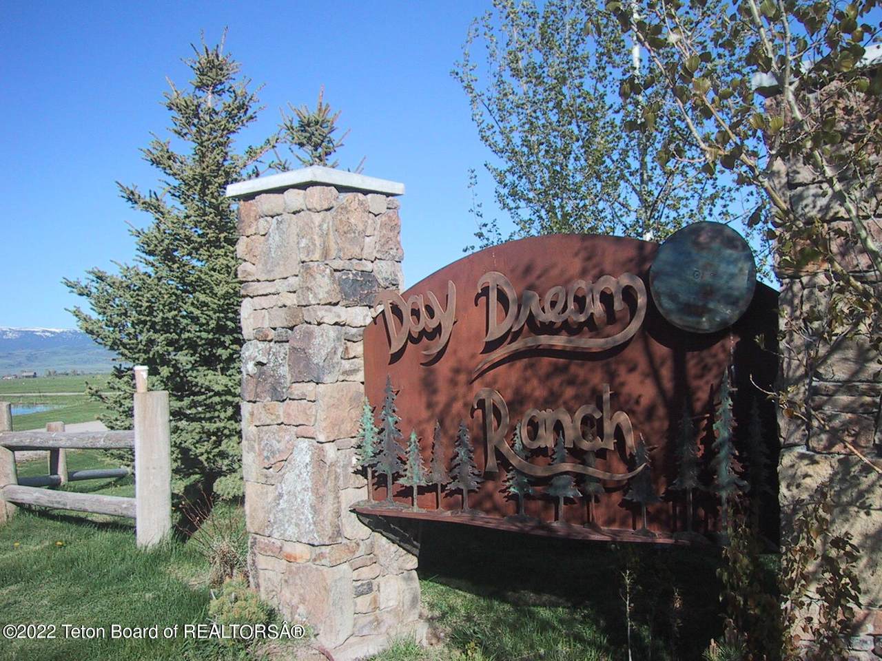 2063 Daydream Dr - Photo 1