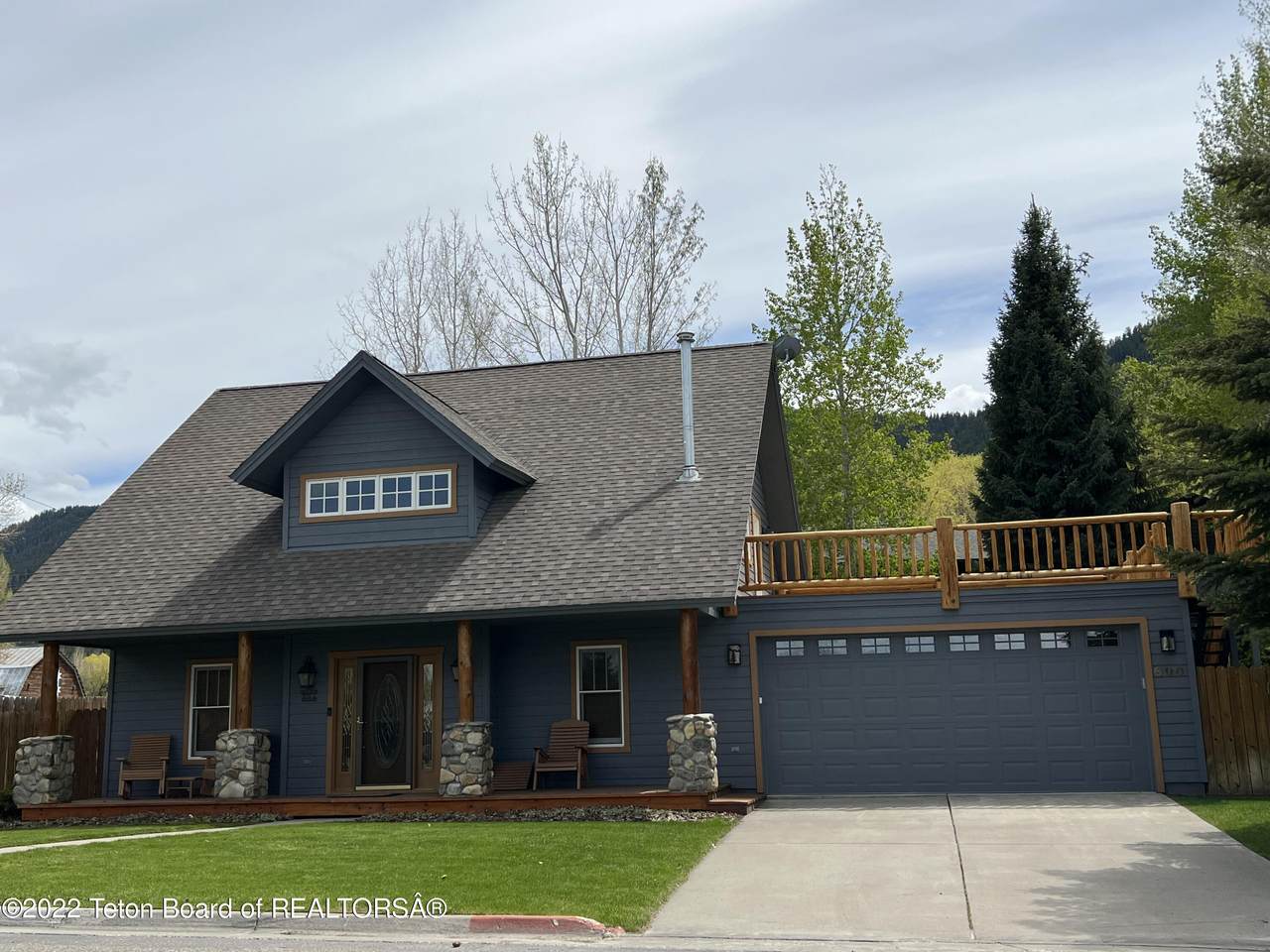 690 Hansen Ave - Photo 1