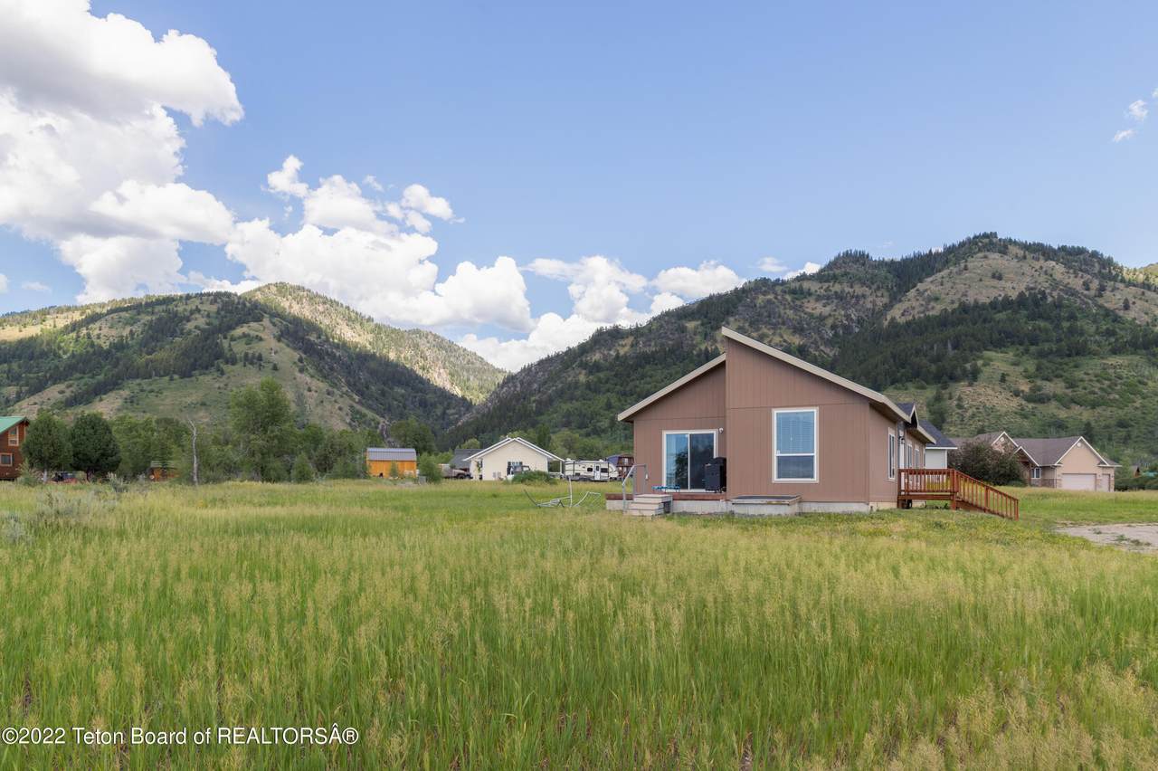 211 Ponderosa Pl - Photo 1