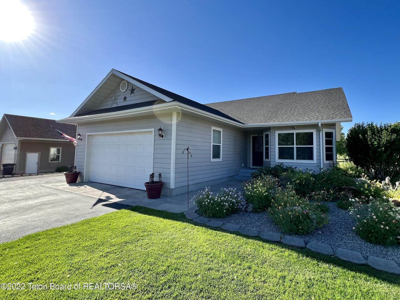 797 Country Club Way - Photo 1