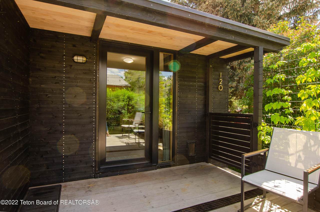 120 Crabtree - Photo 1