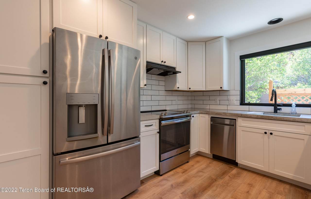 810 Powderhorn Lane - Photo 1