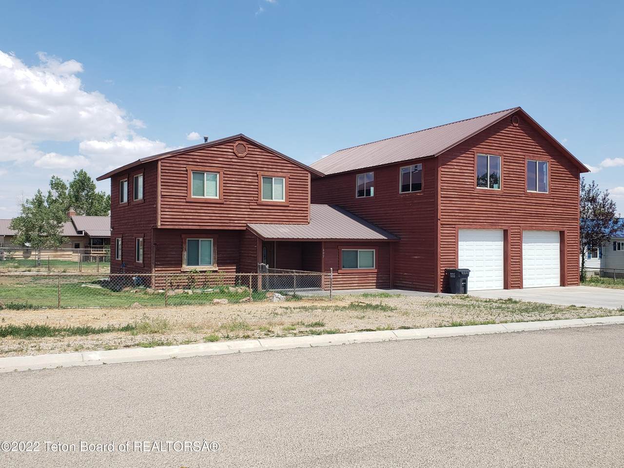 605 Fourth St - Photo 1