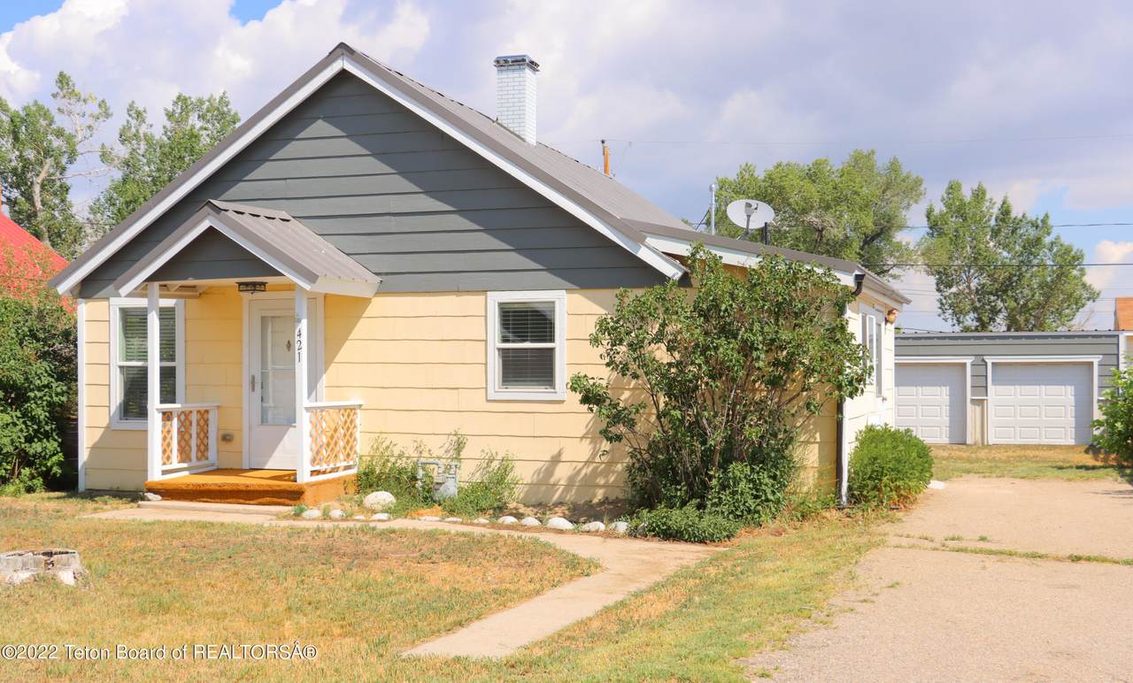 421 Smith Ave - Photo 1