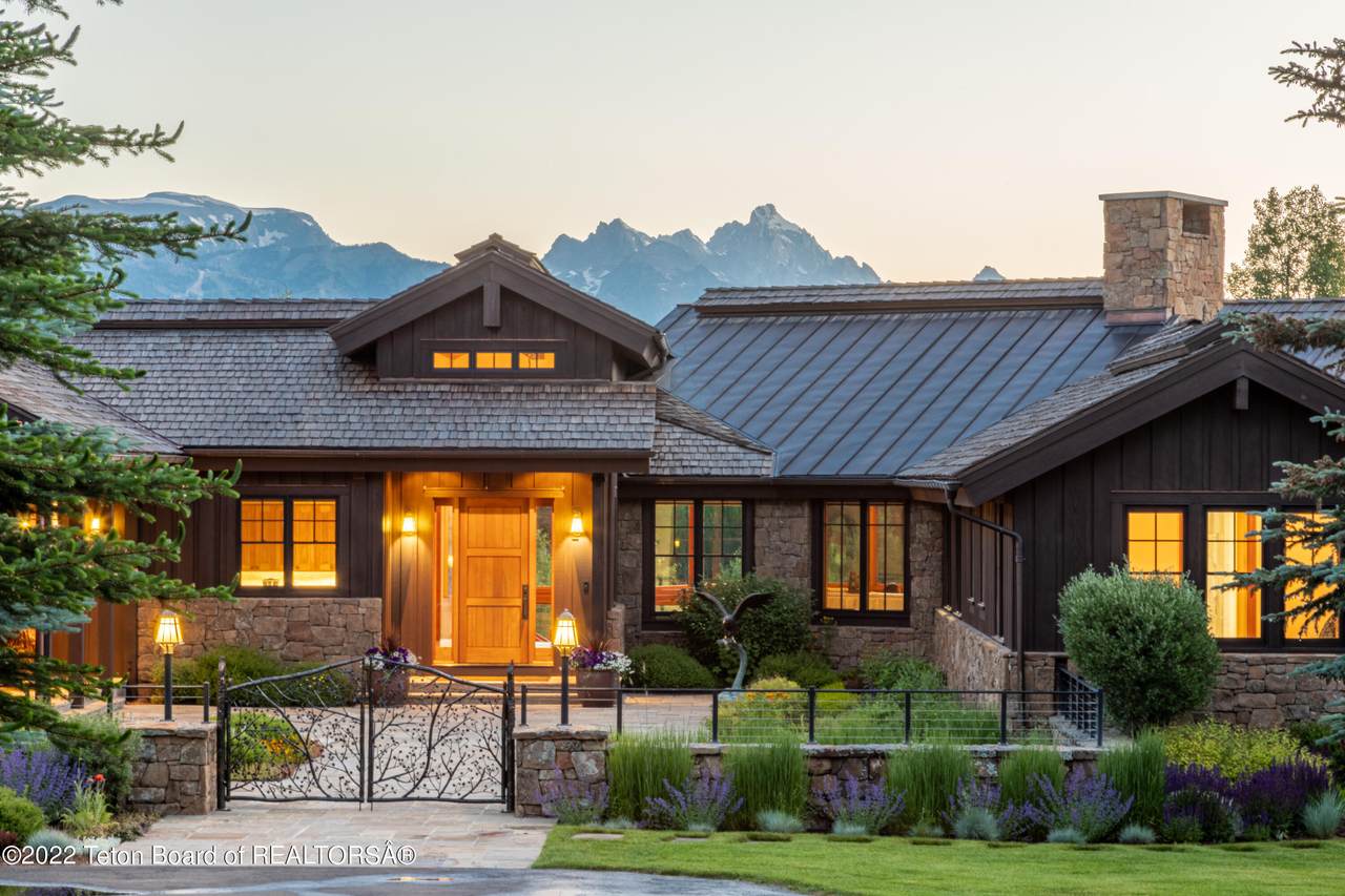 3225 Eagle Crest - Photo 1