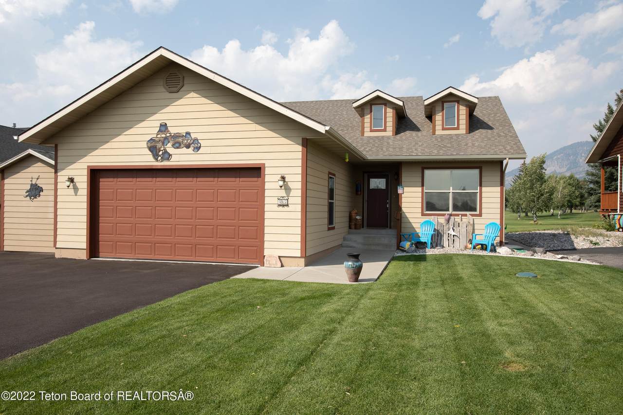567 Country Club Way - Photo 1