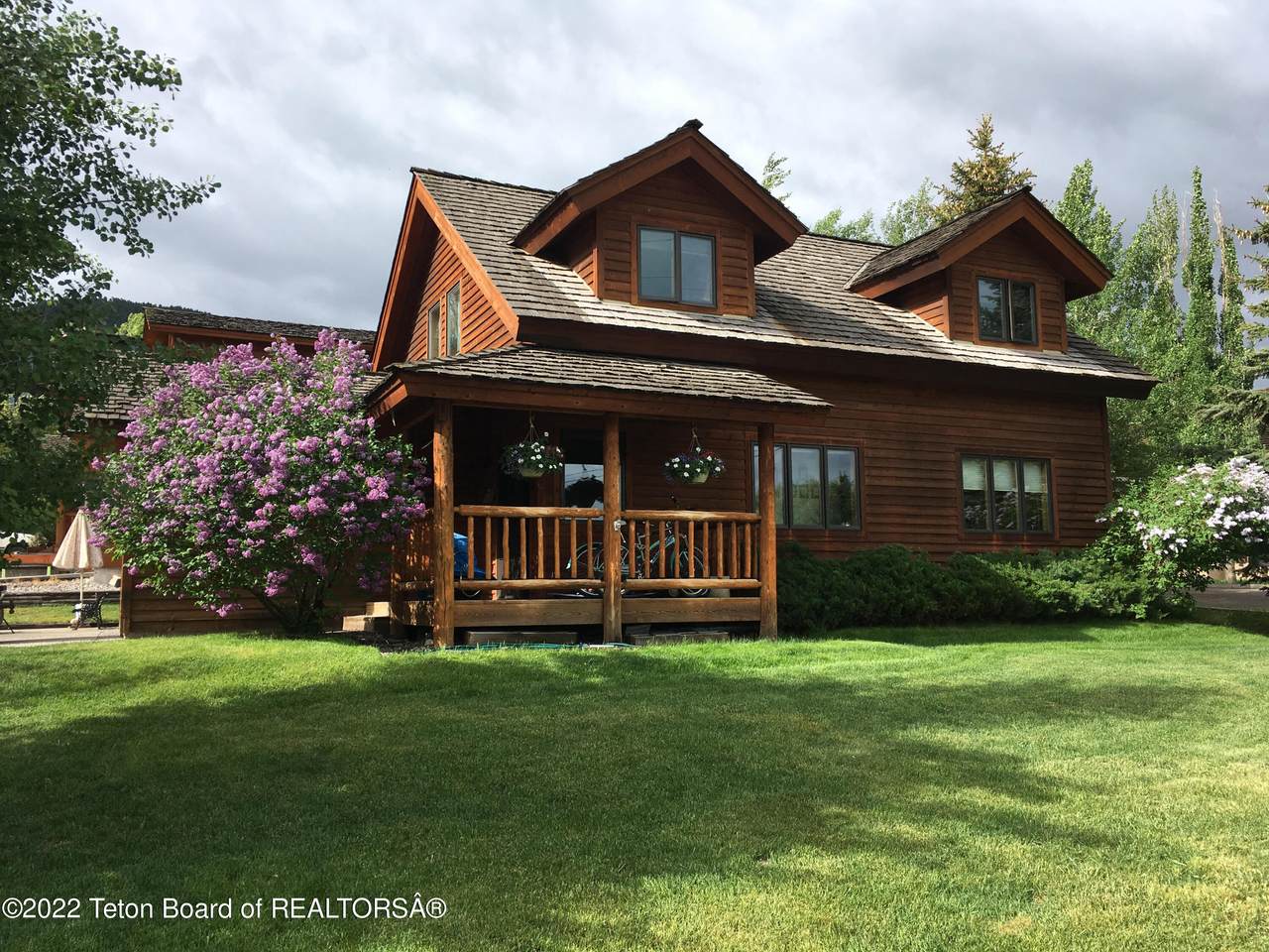 400 Henley - Photo 1