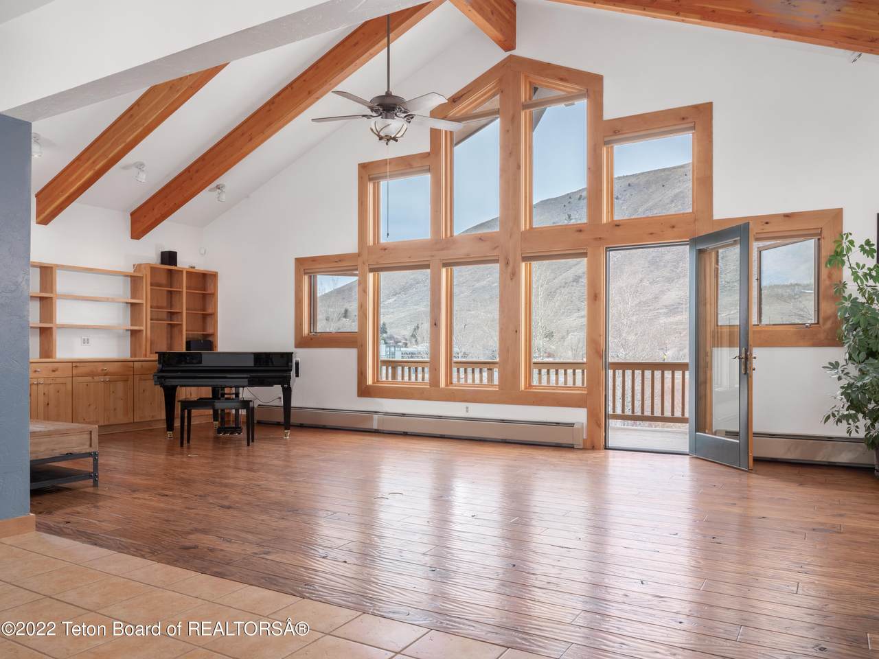 606 Hillside Dr - Photo 1