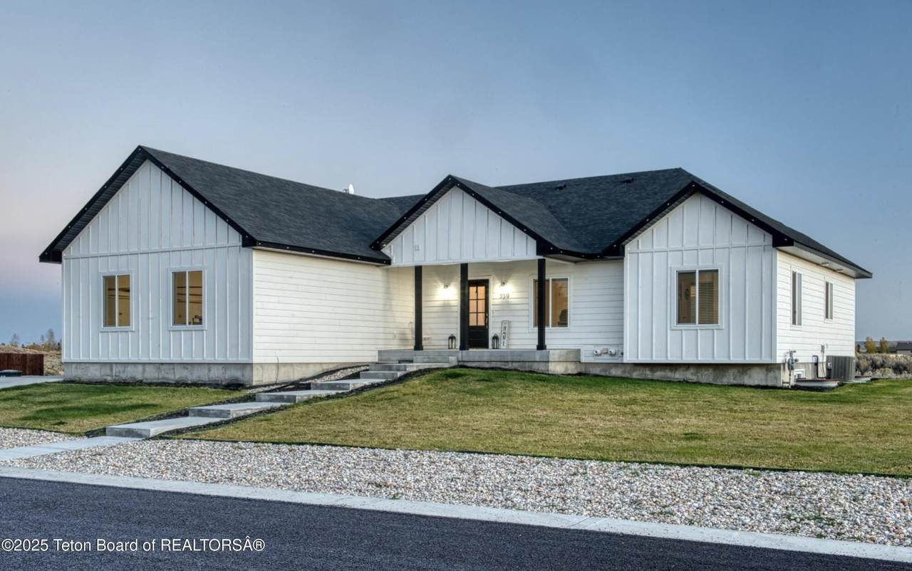 550 Meadowood Street - Photo 1
