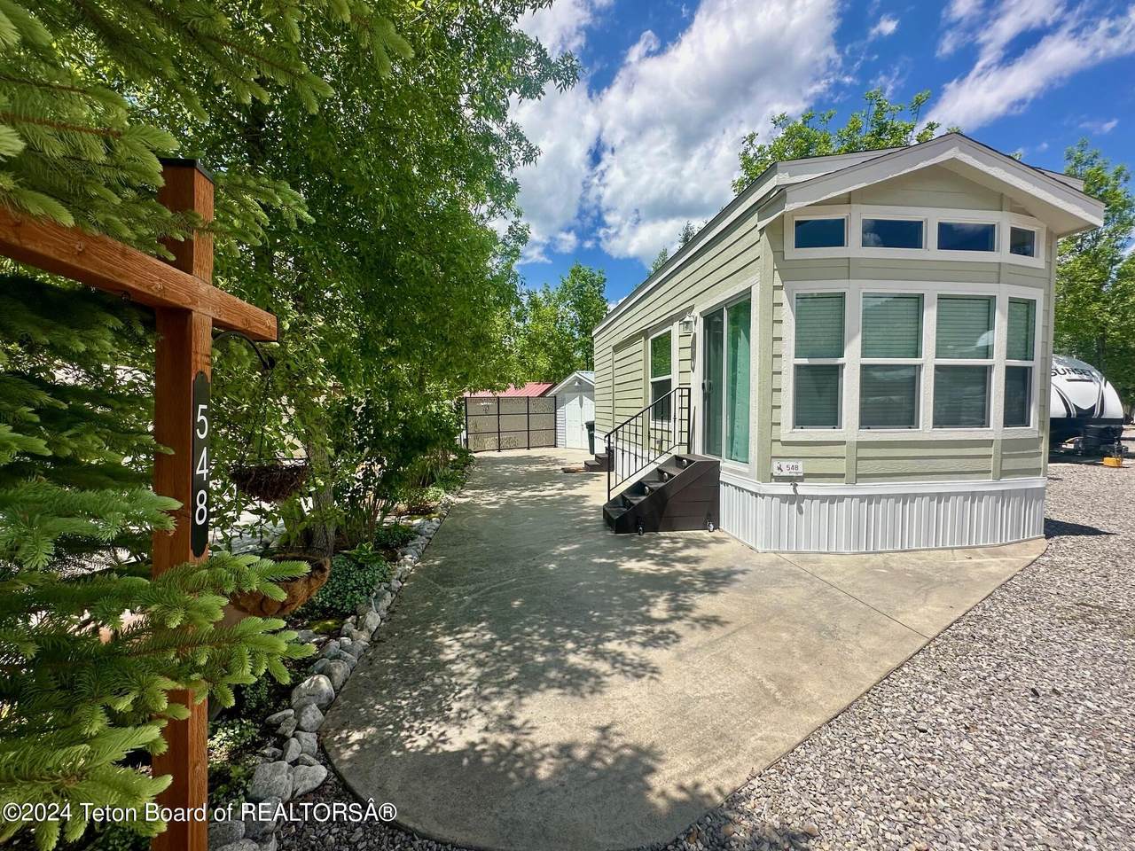 548 Oxbow Dr - Photo 1