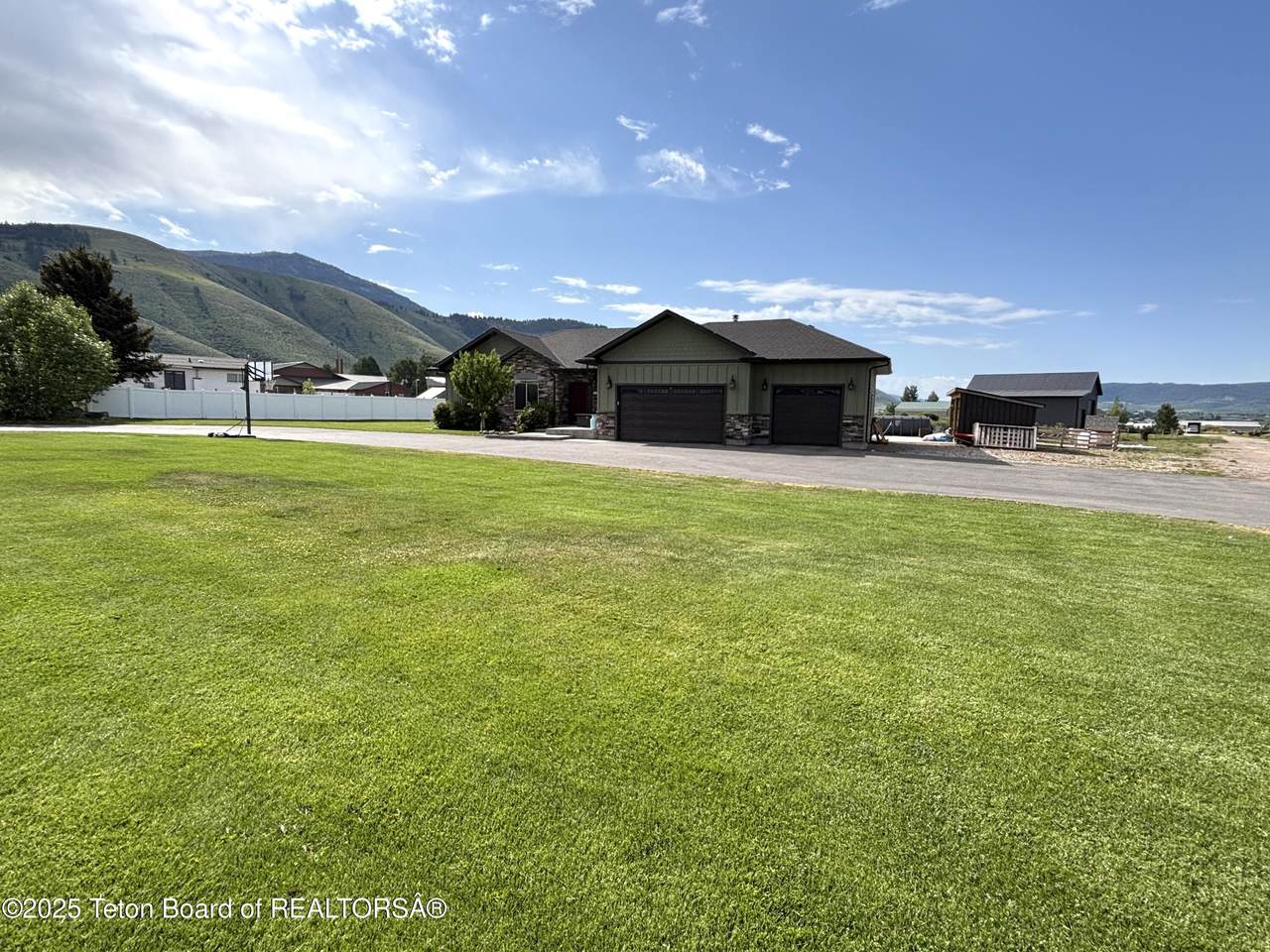https://bt-photos.global.ssl.fastly.net/teton/1280_boomver_1_25-1609-2.jpg