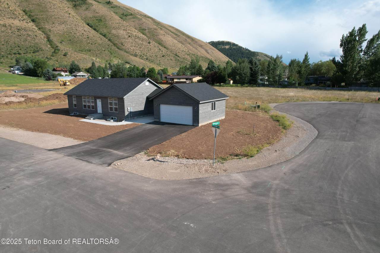 252 Honeybee Lane - Photo 1