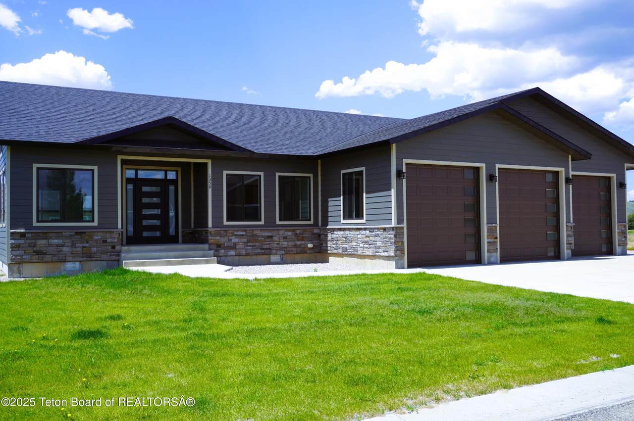 1350 Arroyo - Photo 1
