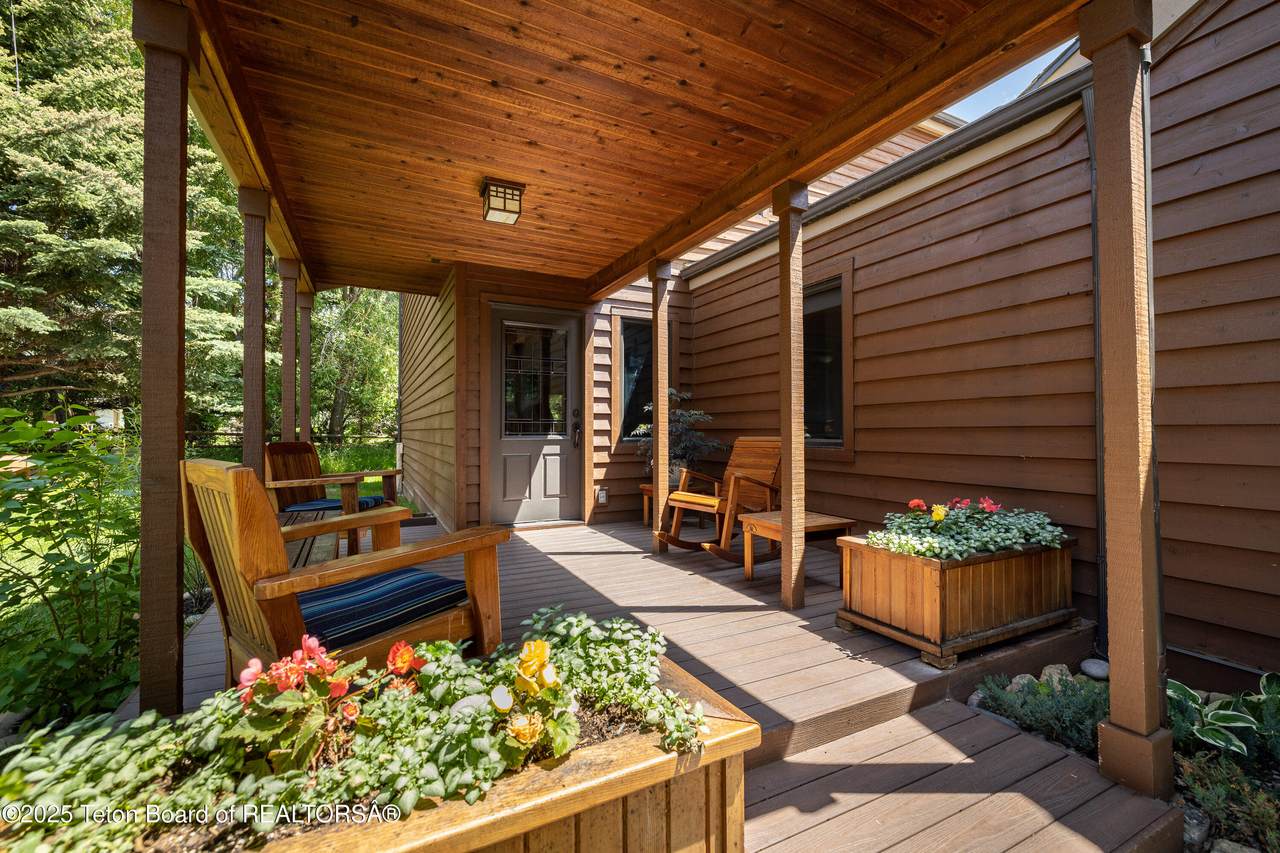 450 Sagebrush Drive - Photo 1
