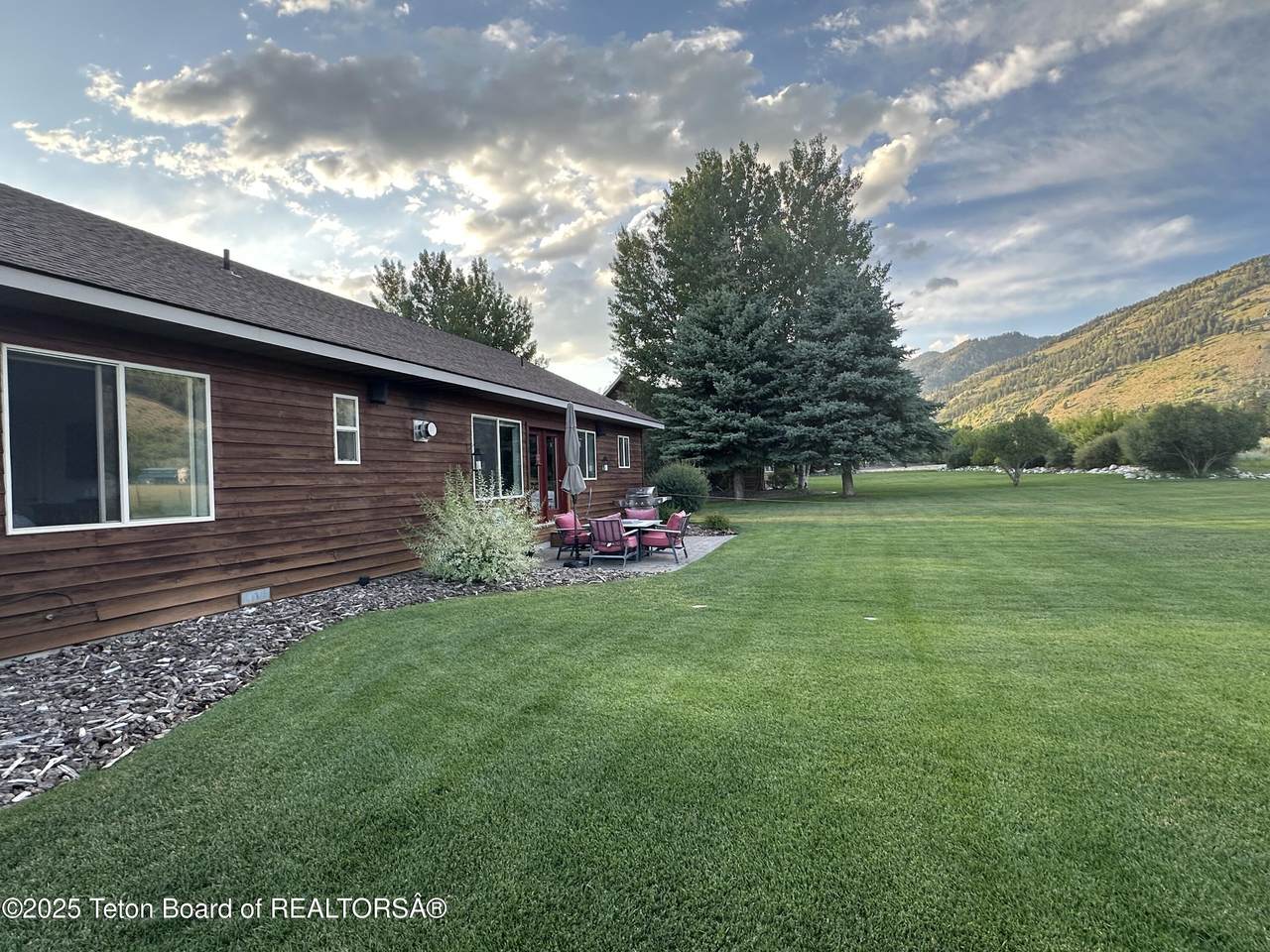 https://bt-photos.global.ssl.fastly.net/teton/1280_boomver_1_25-1915-2.jpg