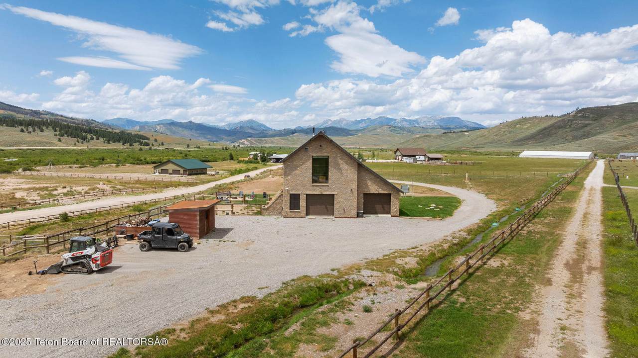 https://bt-photos.global.ssl.fastly.net/teton/1280_boomver_1_25-2021-2.jpg