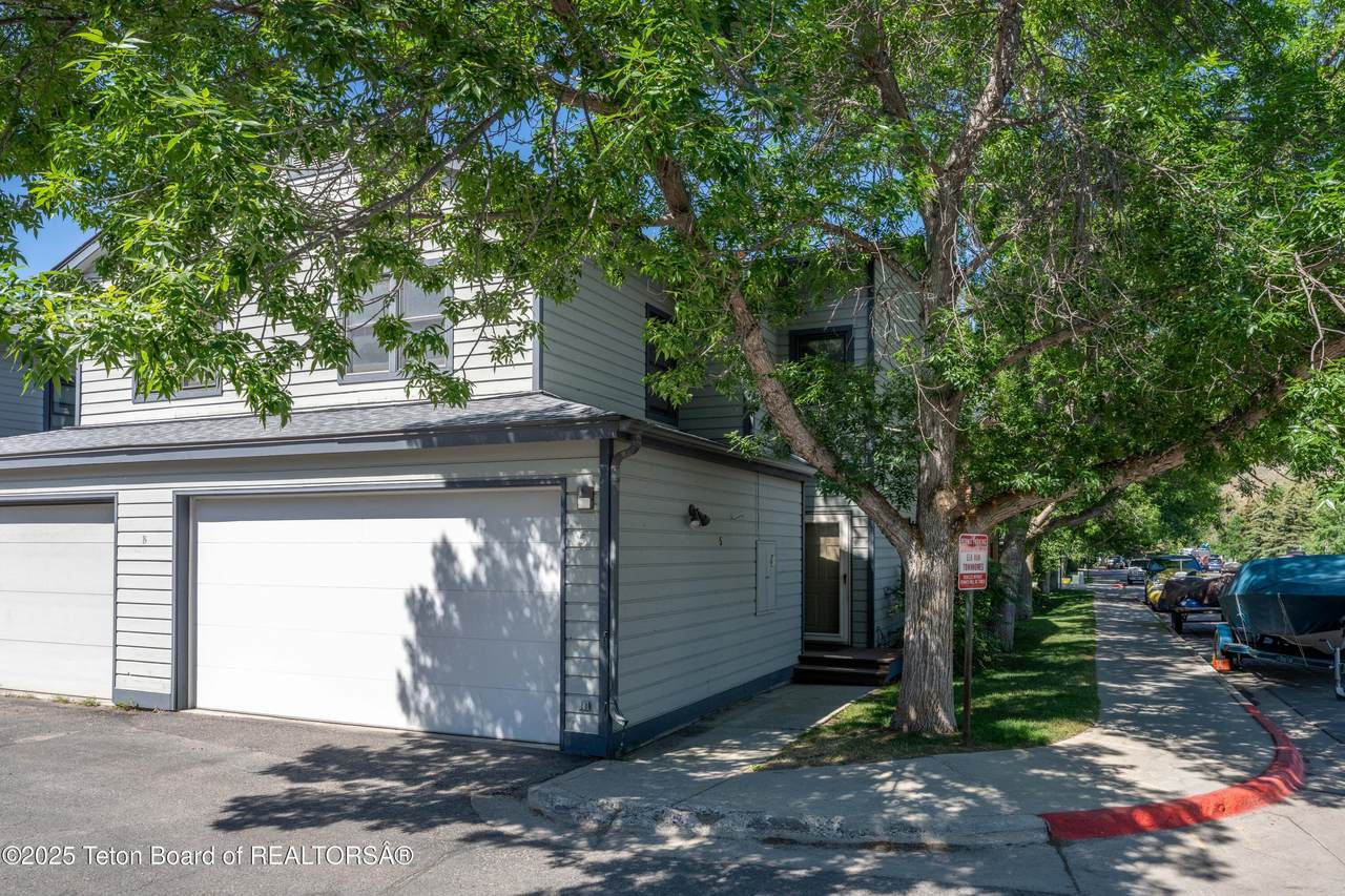 1070 Elk Run Lane - Photo 1