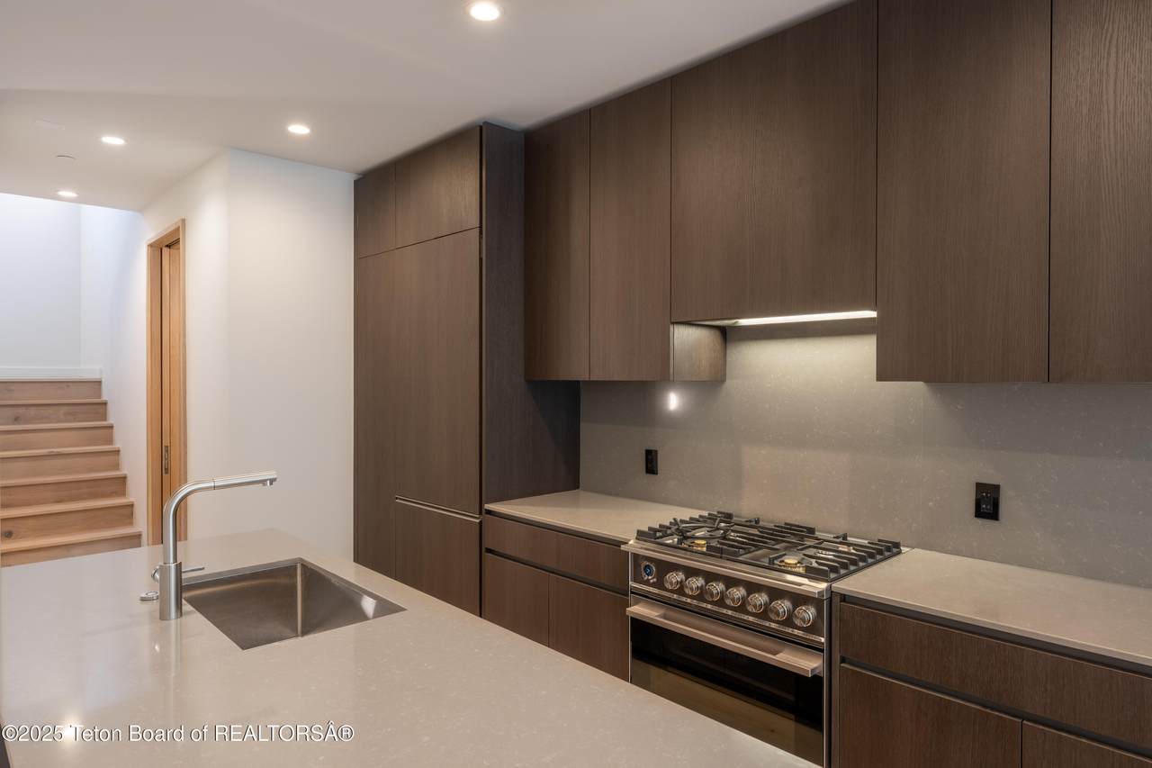 165 Glenwood Street - Photo 1