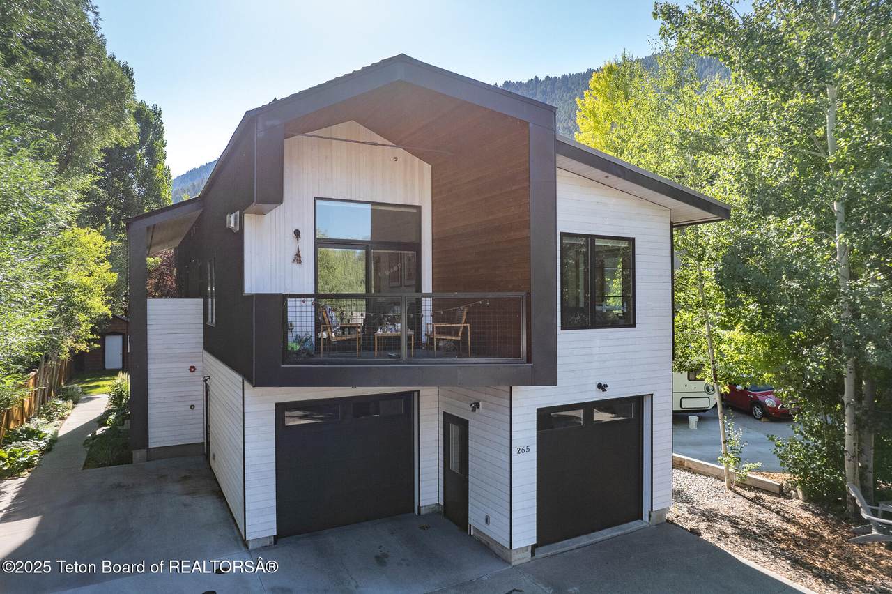 265 Crabtree Lane - Photo 1