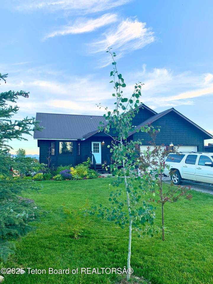 570 Easy Street - Photo 1