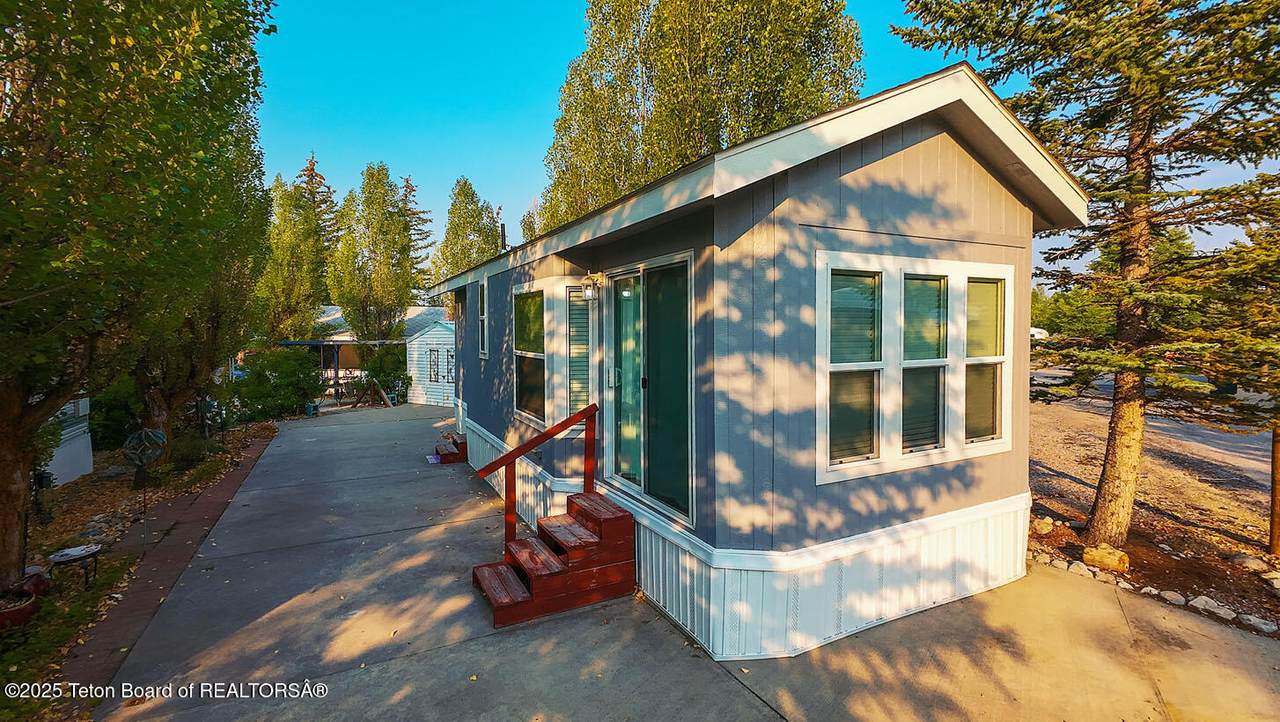 216 Oxbow Drive - Photo 1