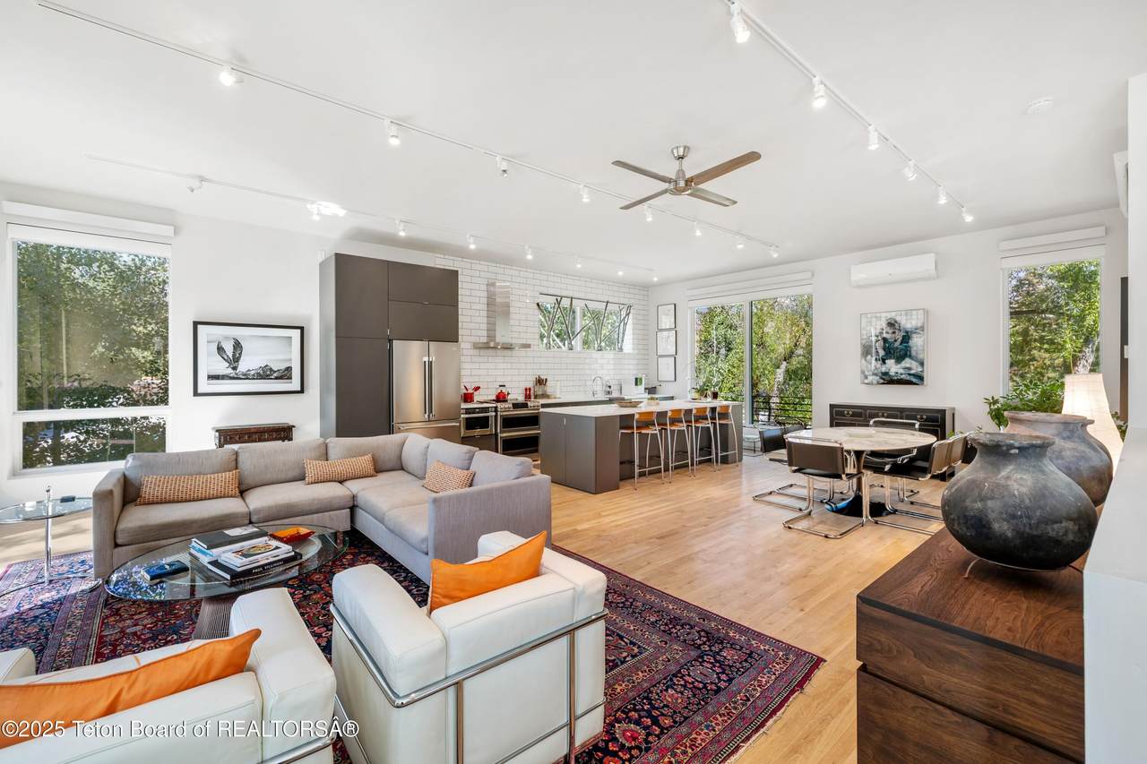 455 Broadway Avenue - Photo 1